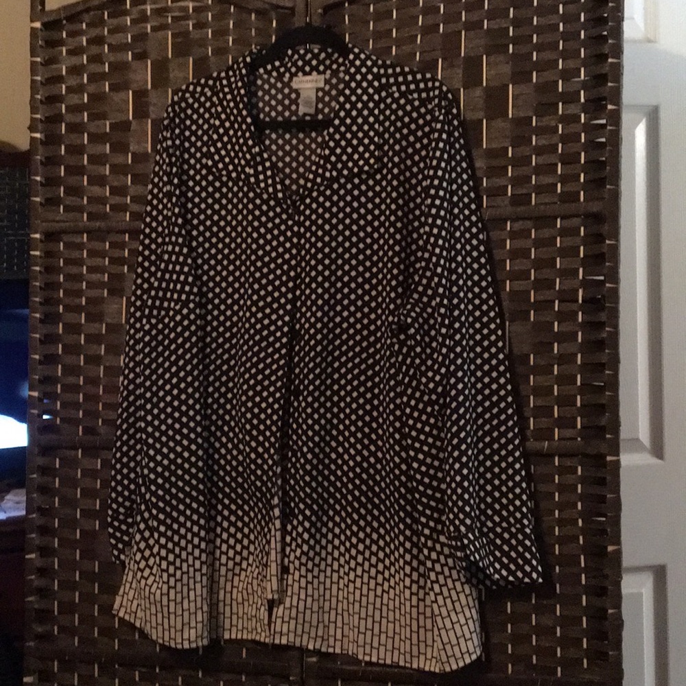 Like new black and white blouse